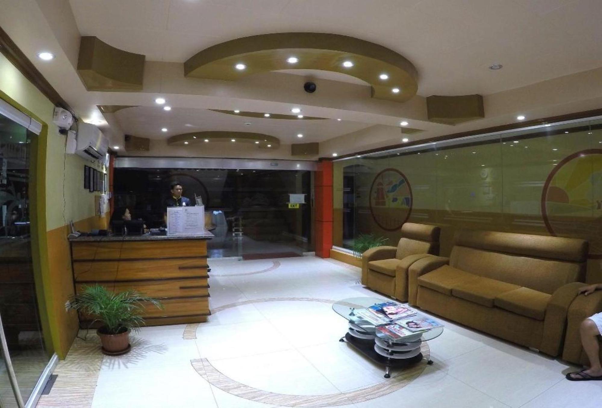 Reddoorz Plus @ Taj Hotel Tuguegarao Екстериор снимка