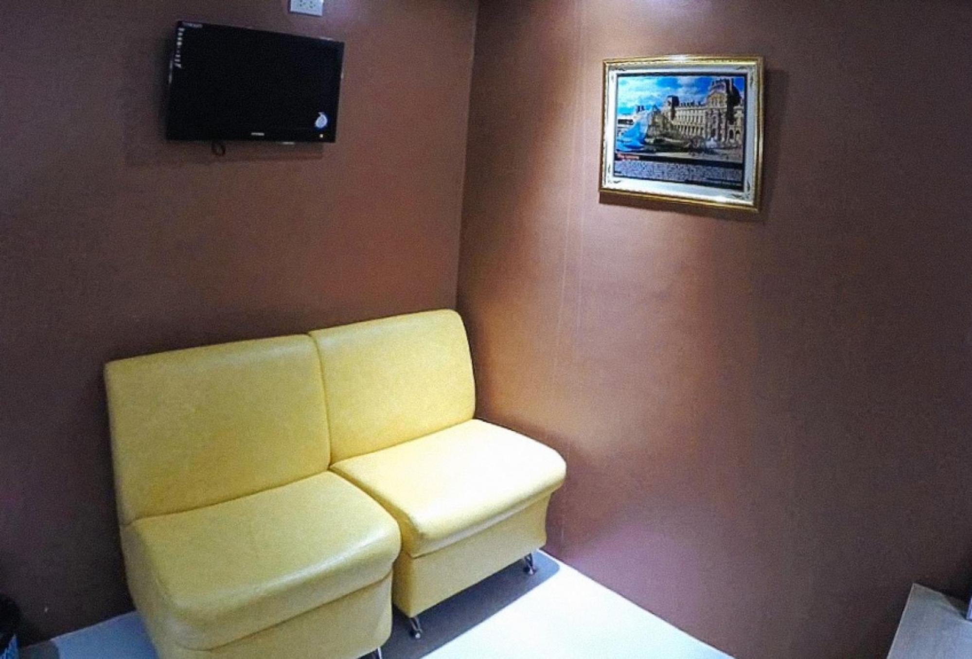 Reddoorz Plus @ Taj Hotel Tuguegarao Екстериор снимка