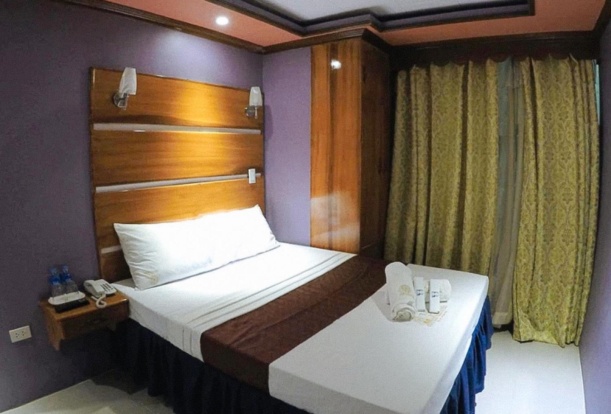 Reddoorz Plus @ Taj Hotel Tuguegarao Екстериор снимка