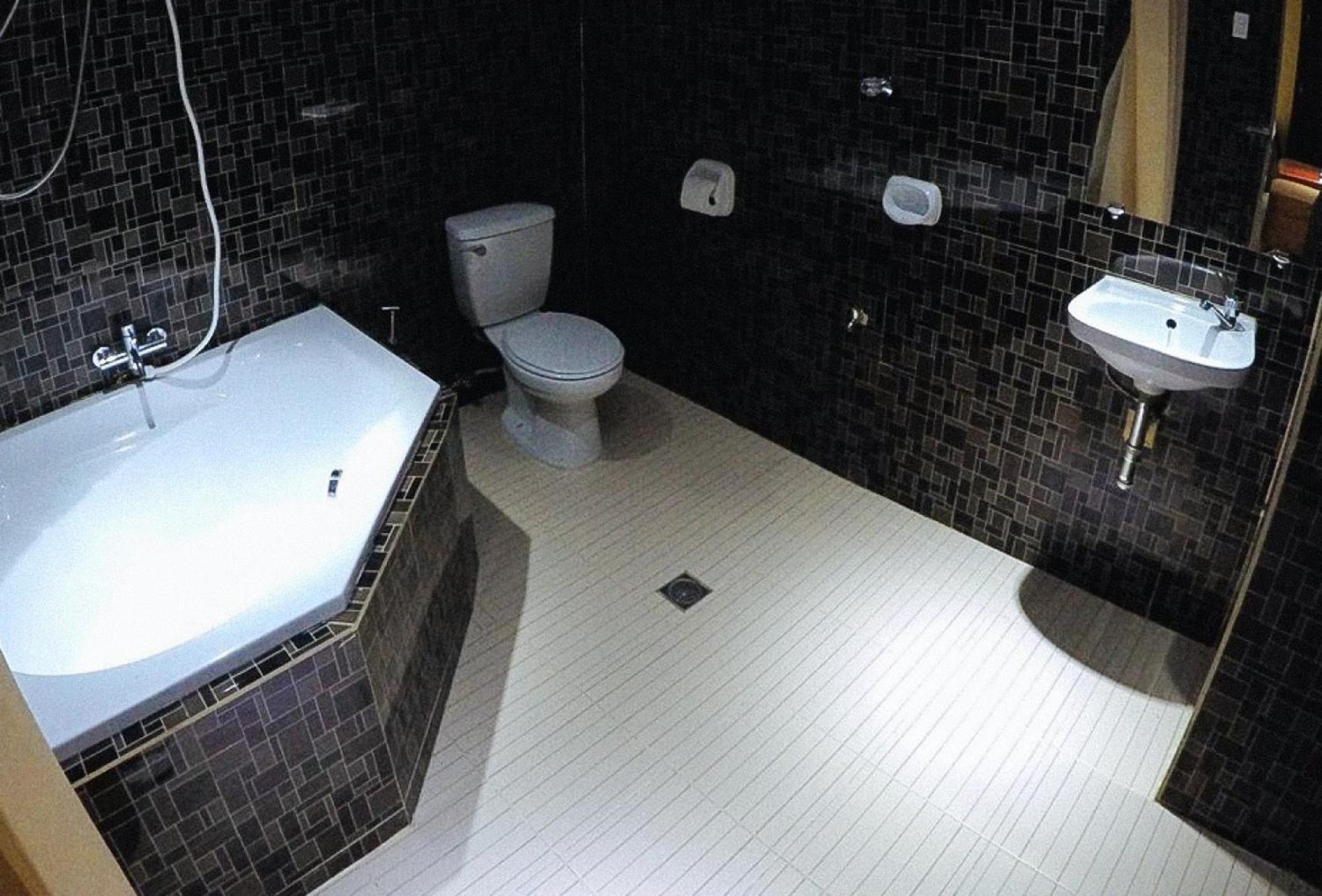 Reddoorz Plus @ Taj Hotel Tuguegarao Екстериор снимка