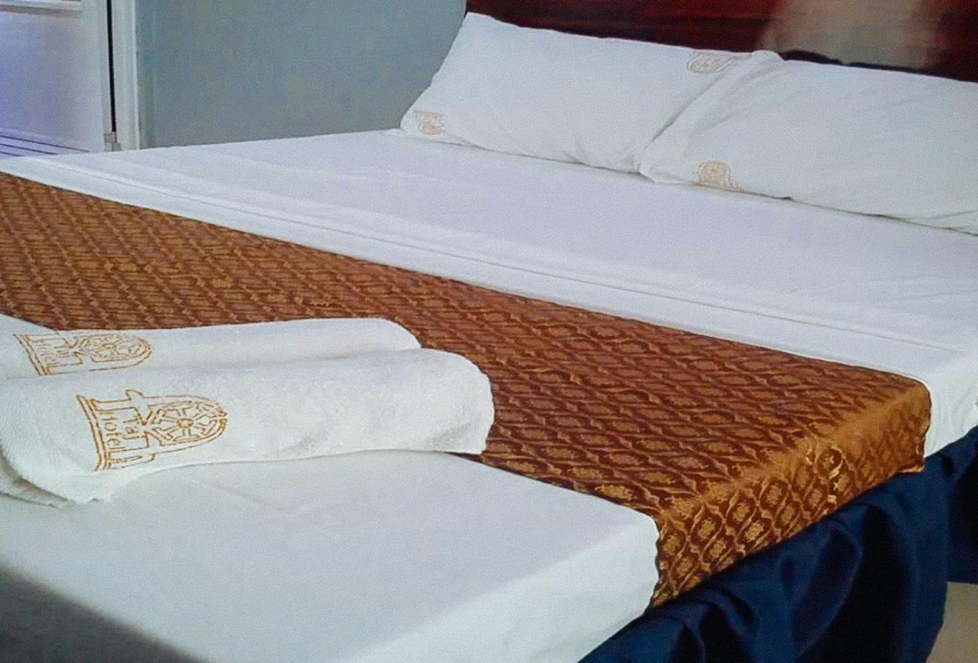 Reddoorz Plus @ Taj Hotel Tuguegarao Екстериор снимка
