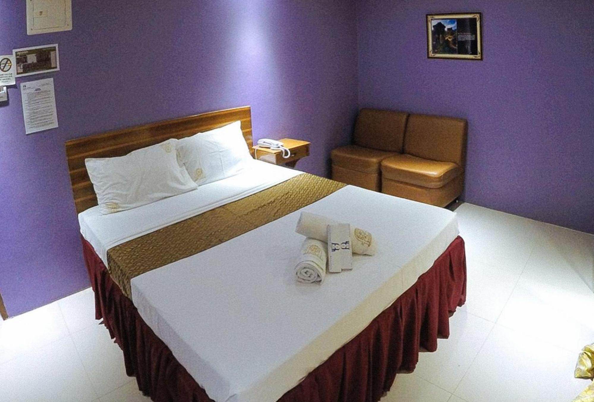 Reddoorz Plus @ Taj Hotel Tuguegarao Екстериор снимка