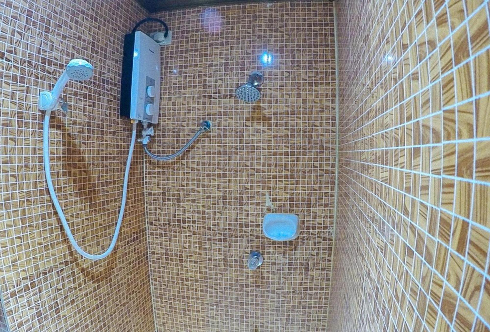 Reddoorz Plus @ Taj Hotel Tuguegarao Екстериор снимка
