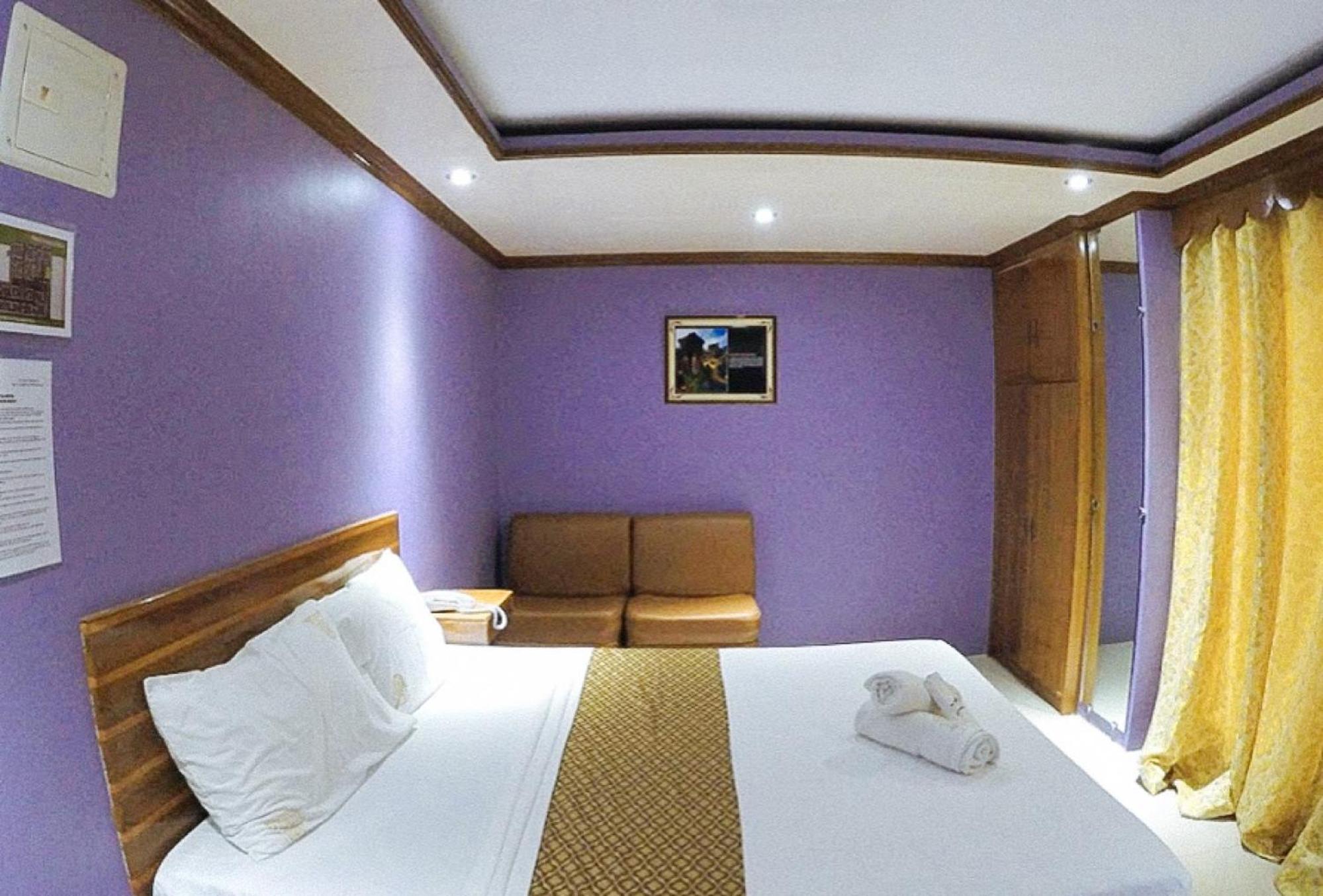 Reddoorz Plus @ Taj Hotel Tuguegarao Екстериор снимка