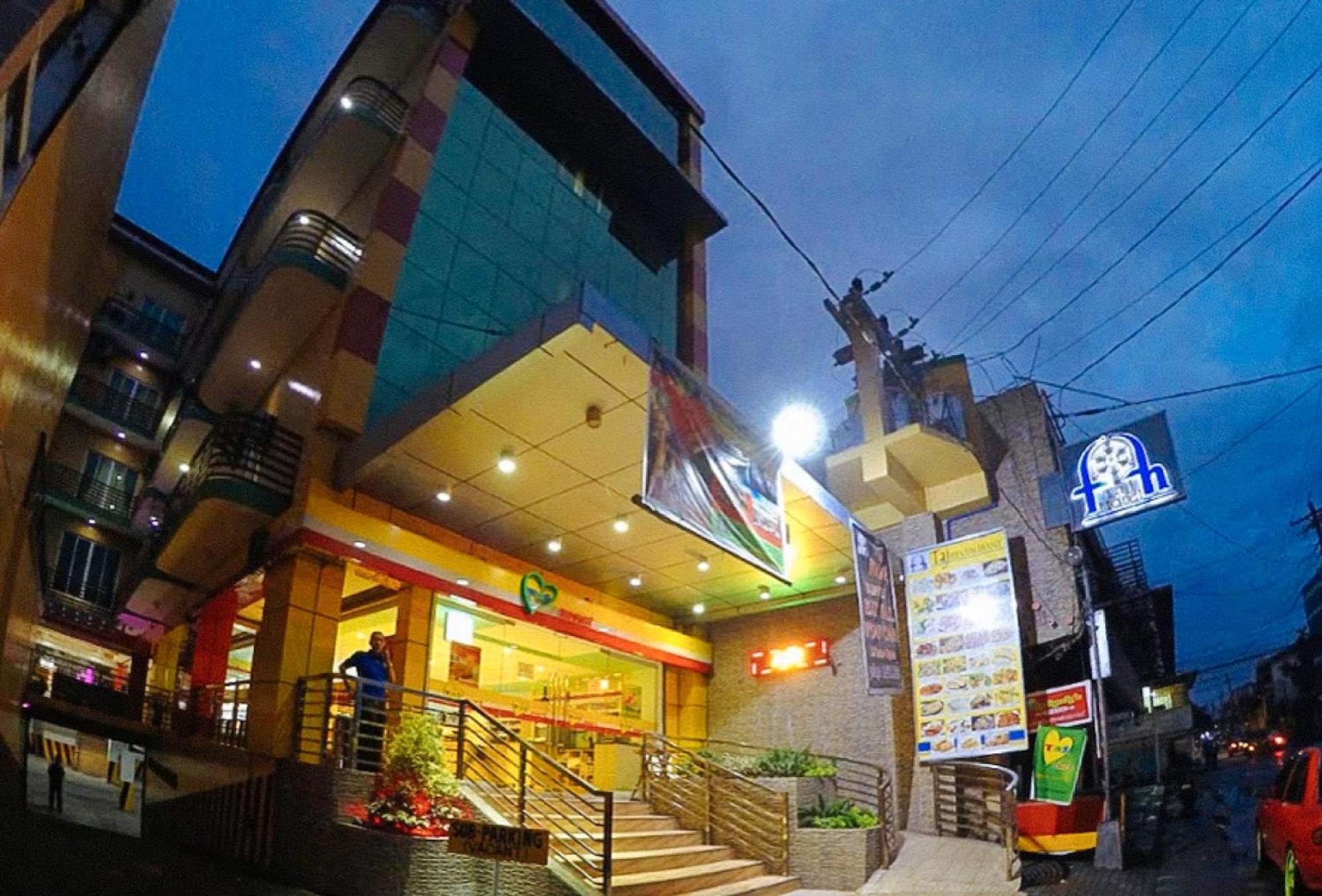 Reddoorz Plus @ Taj Hotel Tuguegarao Екстериор снимка